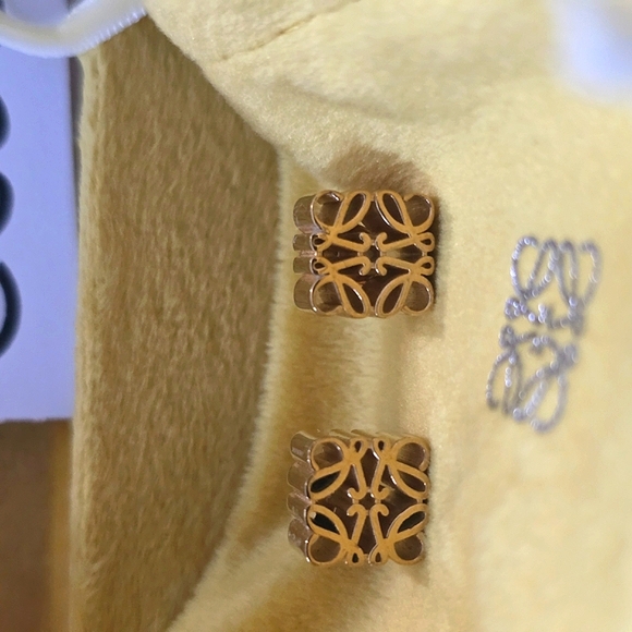 Elegant Gold Loewe Earrings, New!!! - Picture 1 of 6